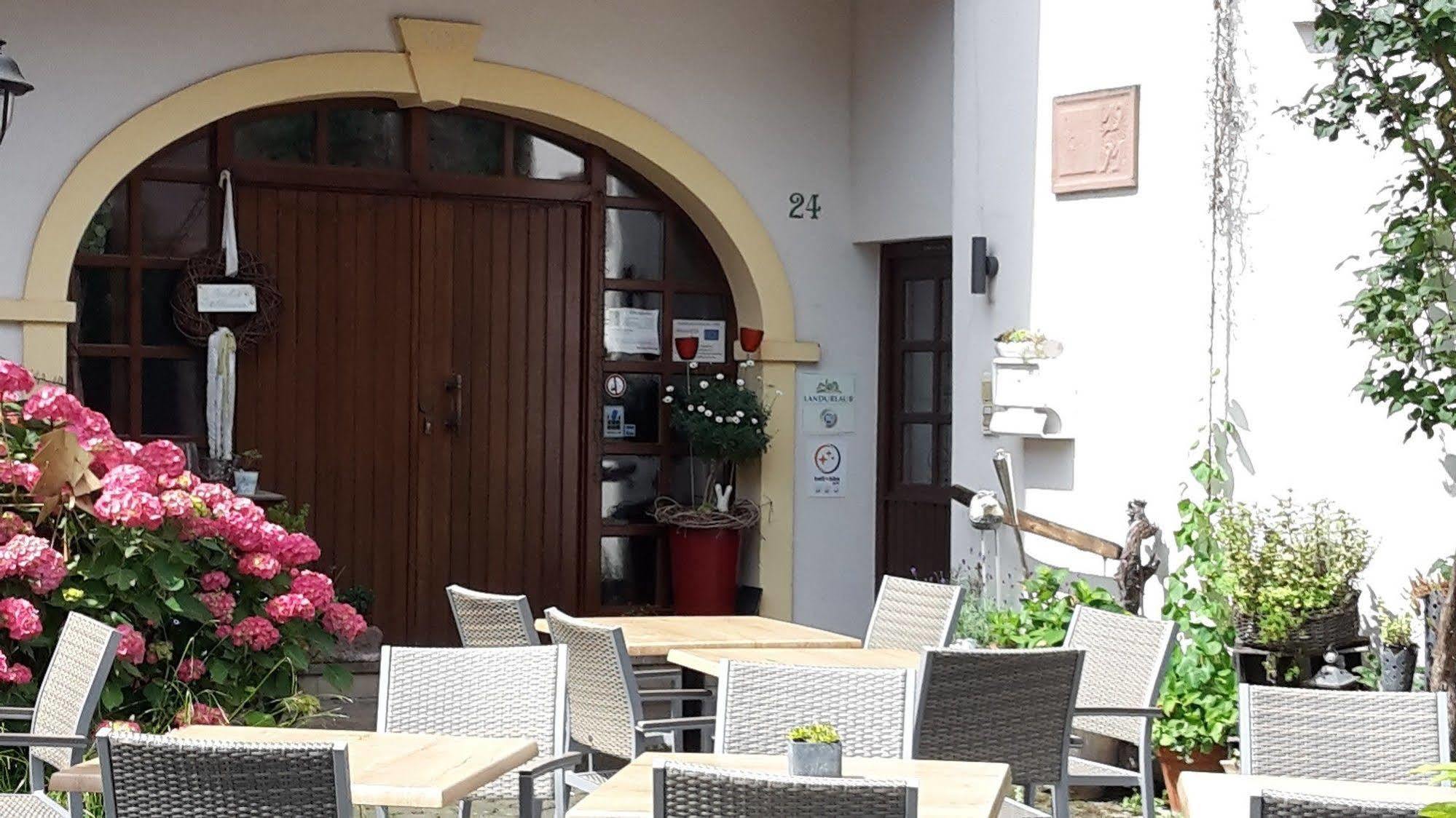 Johannishof Wein-Cafe & Gaestehaus Langsur Exterior foto