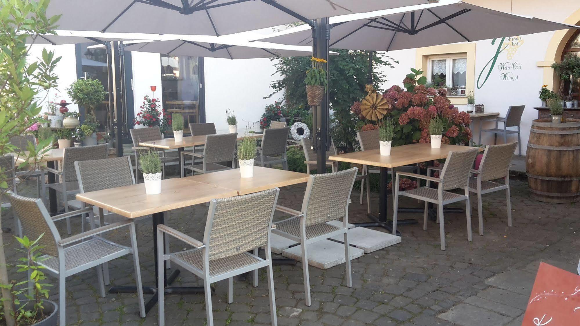 Johannishof Wein-Cafe & Gaestehaus Langsur Exterior foto