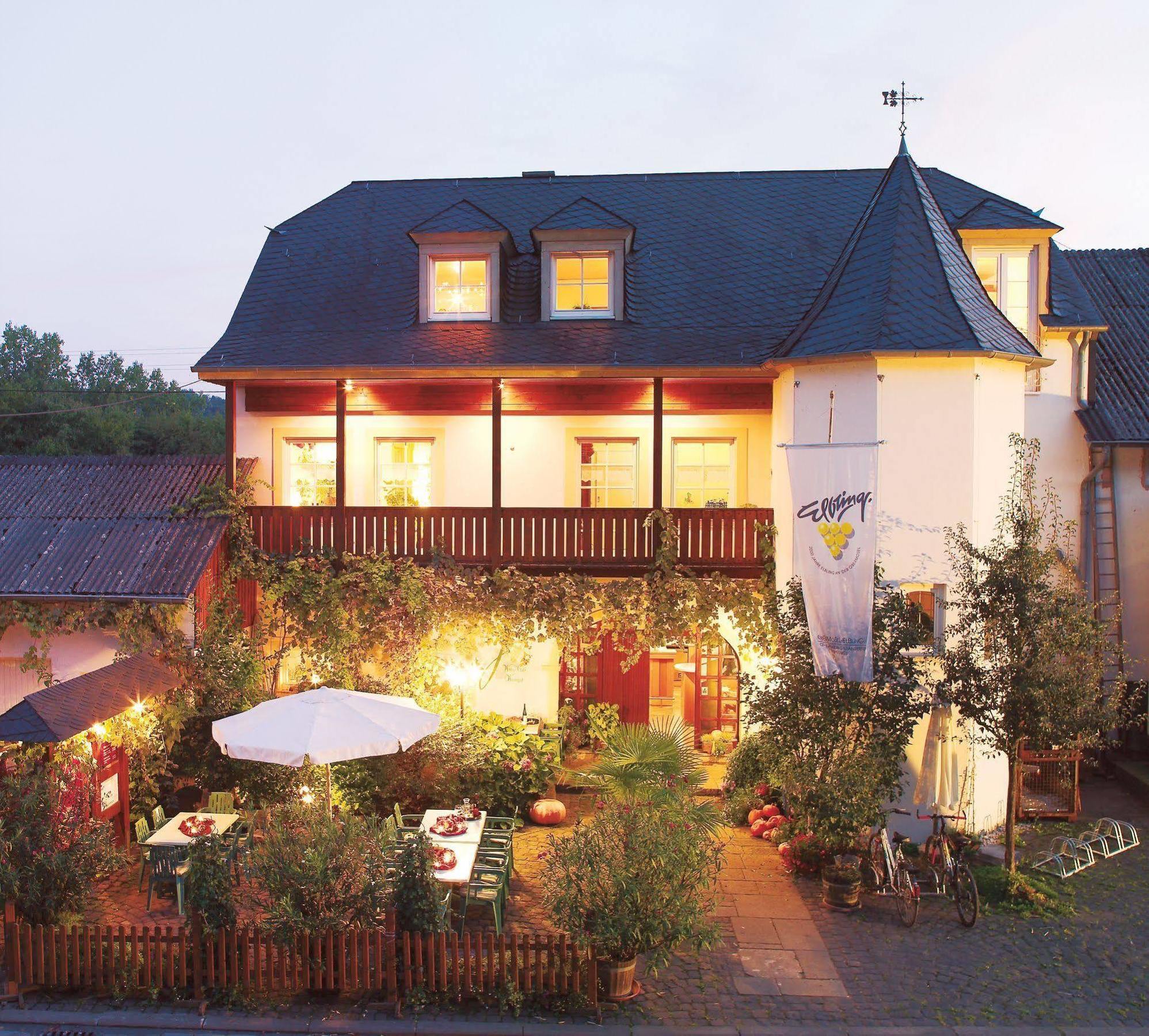 Johannishof Wein-Cafe & Gaestehaus Langsur Exterior foto